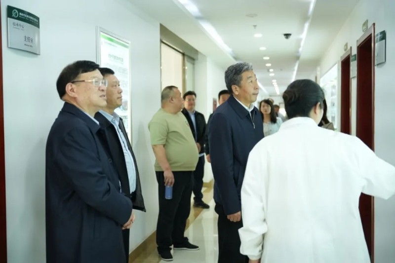 山西省供銷(xiāo)合作社聯(lián)合社黨組書(shū)記、理事會(huì)主任高建軍一行蒞臨公司調(diào)研指導(dǎo)