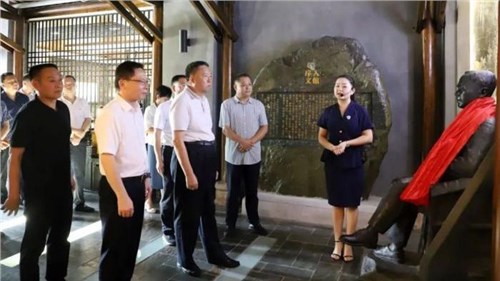 湖南省政協(xié)主席、黨組書(shū)記毛萬(wàn)春一行來(lái)集團(tuán)白沙溪茶廠考察調(diào)研